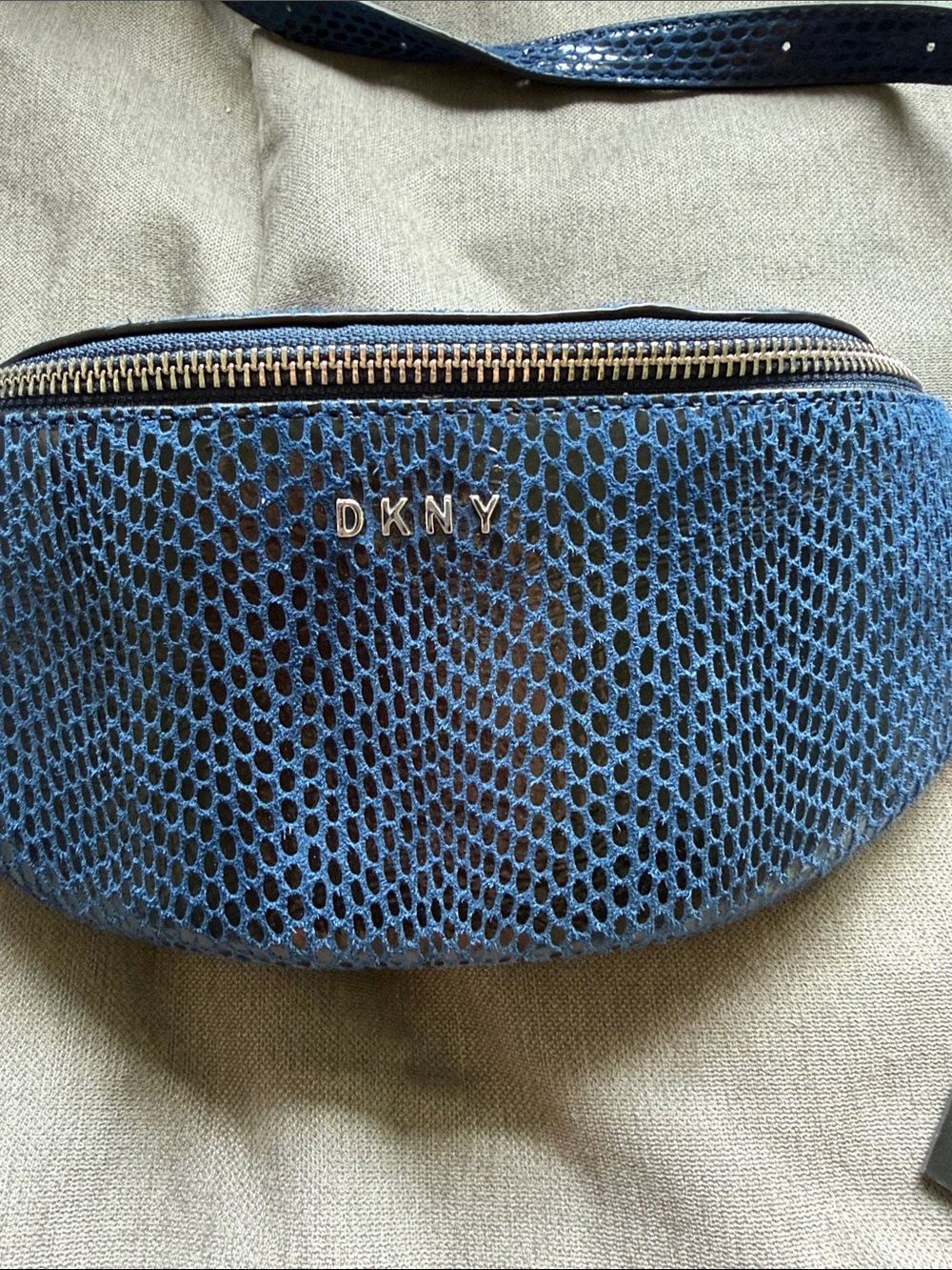 DKNY Navy Textured Leather Crossbody Belt Bag NWT - Picture 4 of 5
